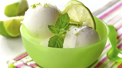 Veganes Eis Selbstgemachte Erfrischung Mit Kokos Limetten Geschmack