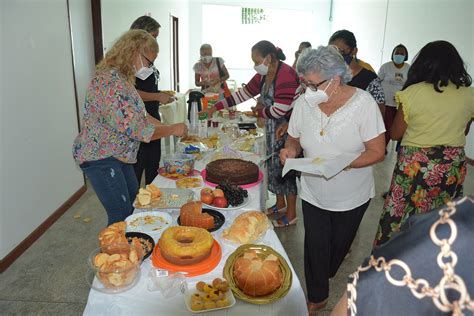 Idosos do Centro de Convivência Dona Zazinha comemoram o dia dos avós