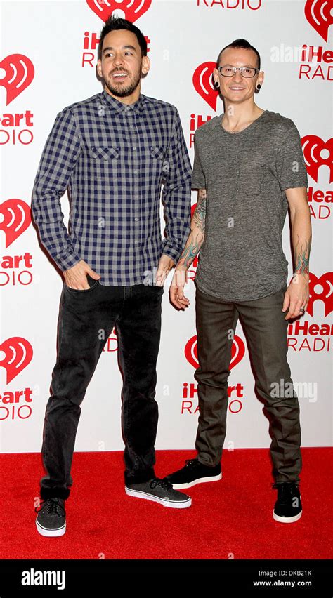 Mike Shinoda Chester Bennington Right Of Linkin Park At Iheart Radio