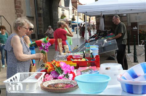 Rosheim Une centaine de stands à la braderie dautomne