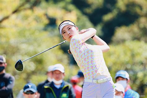 23歳の鶴岡果恋が初優勝に王手 年間女王の山下美夢有は2打差 ゴルフダイジェスト・オンライン Tesla Four News