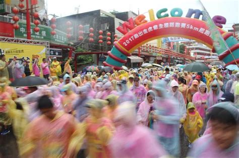 金虎爺路跑今登場 萬名選手冒雨開跑 生活 中時