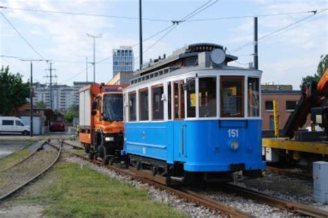 Warszawa I Krak W Wymieniaj Zabytkowe Tramwaje Letnia Atrakcja W