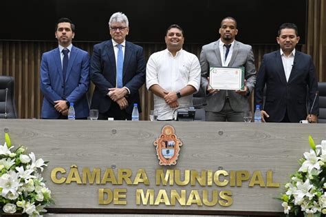 Informe Manaus Caio Andr Entrega Medalha De Ouro Alfredo Barbosa