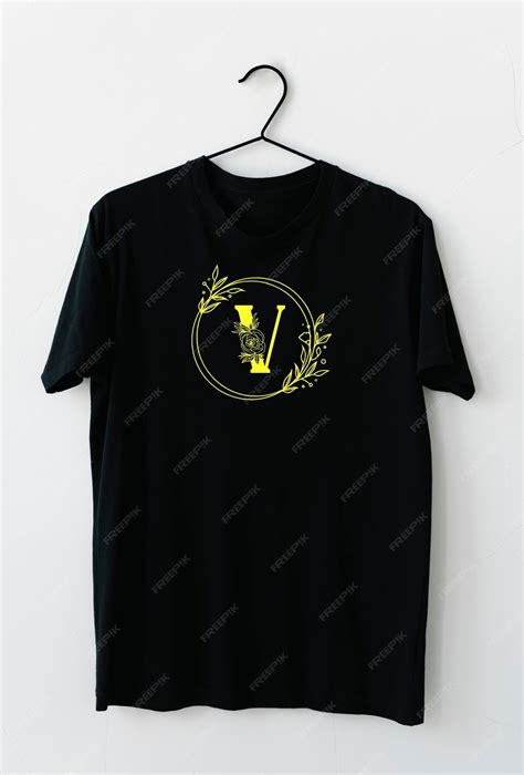 Premium Vector | Simple black t shirt design