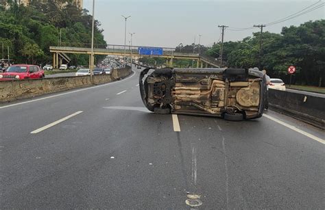 Motorista Passa Mal E Ve Culo Tomba Na Rodovia Raposo Tavares