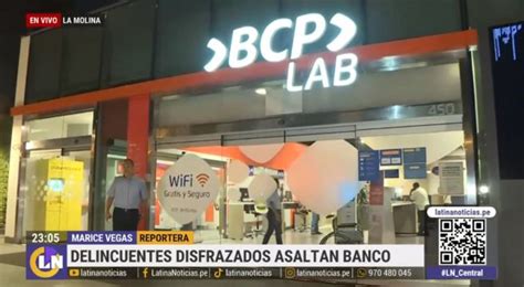 Delincuentes Disfrazados De Polic As Asaltan Banco En La Molina Se