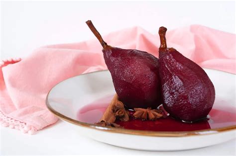 Poires Pochées Au Vin Rouge