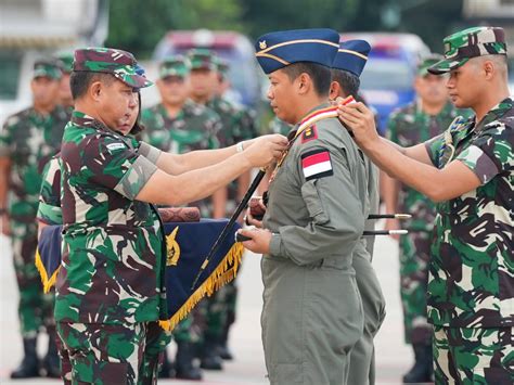 Panglima Tni Sambut Kedatangan Hercules Tni Au C J Selesai Misi