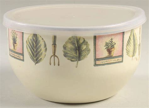 Naturewood Metal Bowl W Plastic Lid By Pfaltzgraff