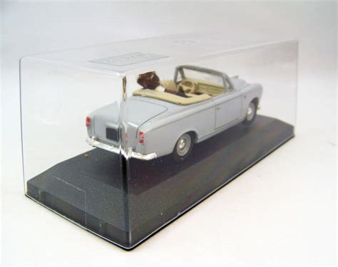 Columbo - Leader (Eligor) - 1:43 Scale Peugeot 403 Convertible (with dog)