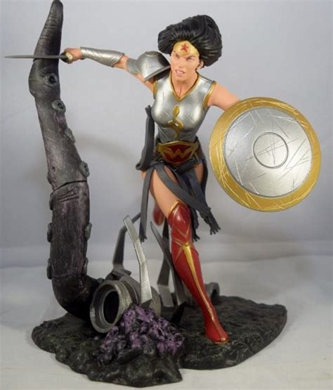 Diamond Select Wonder Woman Dark Nights Metal Statue Review