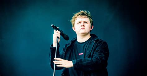 Watch Lewis Capaldi Cover Taylor Swift’s “love Story” In Surprise Concert Appearance 92 9 The Wave