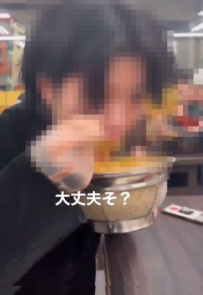 スシロー、醤油さしから直飲みする利用客の動画に批判 運営元「今後は状況を見て判断」（2 2 ページ） ねとらぼ