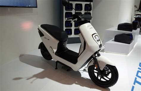 AHM Memamerkan Motor Listrik Honda EM1 E Di IIMS 2023 Begini Profilnya