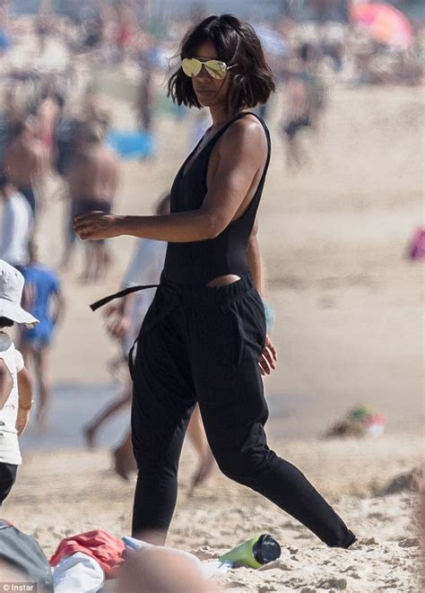 Kelly Rowland Flaunts Slim Frame At Sydneys Bondi Beach Daily Mail