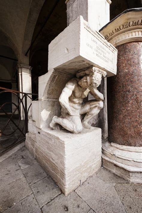 L IL Gobbo Di Rialto Statua Di Gobbo A Venezia Italia Fotografia