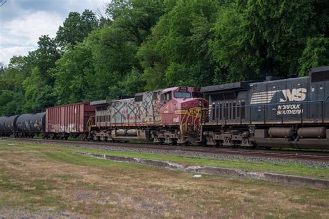 Tagged A Santa Fe Warbonnet Trails On NS 66E With Quite Th Flickr