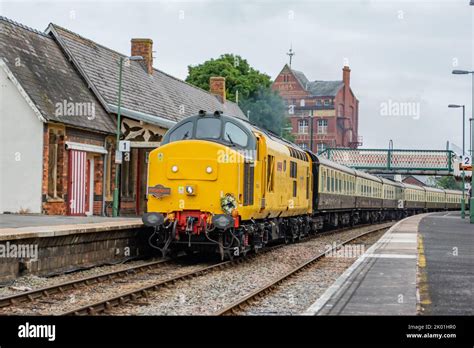 Yellow Newtown Hi Res Stock Photography And Images Alamy