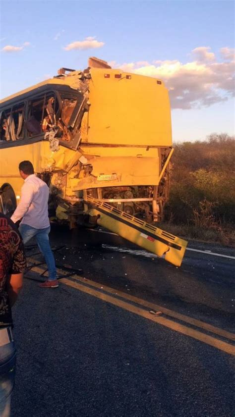 Acidente De ônibus No Sertão Da Paraíba Deixa Mais De 40 Feridos E Três Pessoas Mortas