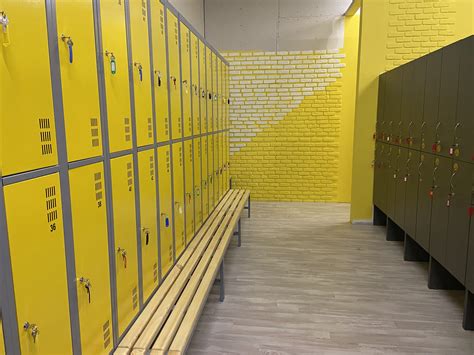 Раздевалка в школе танца | Locker room, Room divider, Lockers