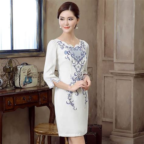 Pretty Embroidery Scoop Neck Cheongsam Qipao Dress