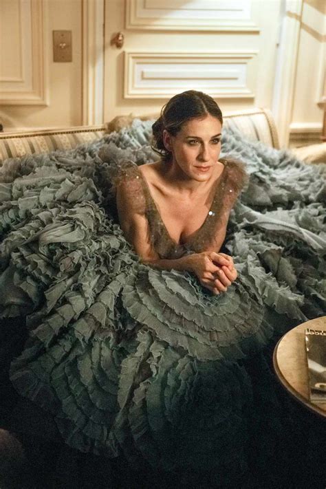 Sarah Jessica Parker Is Still Mad About Carrie S Bridesmaid Dress On Sex And The City