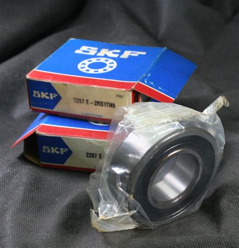 One 1 SKF 2207 E 2RS1TN9 Self Aligning Bearing 35 MM Bore Sweden NEW