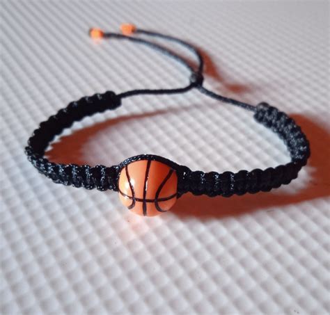 Pin By J B Pulseras De Hilo On Oca Basketball Jewelry Basketball Bracelets Bracelet Designs