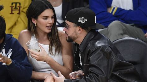 Kendall Jenner Und Ex Bad Bunny Kuscheln Nach Der Met Gala