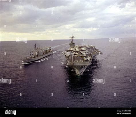 The Fleet Oiler Uss Caloosahatchee Ao 98 Replenishes The Nuclear
