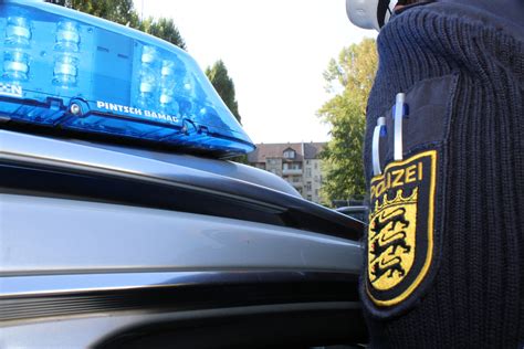 Autos aufgebrochen und Lenkräder entwendet Karlsruher Polizei sucht