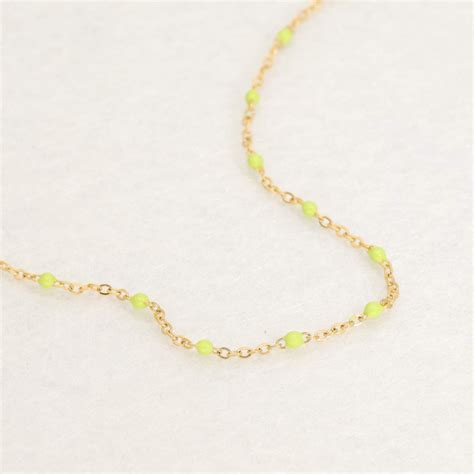 Collier Etika En Acier Jaune Et Perle De R Sine Vert Clair Ae