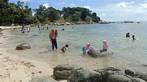 Pantai Trikora Bintan Lokasi Favorit Warga Liburan Hari Raye Ulasan Co