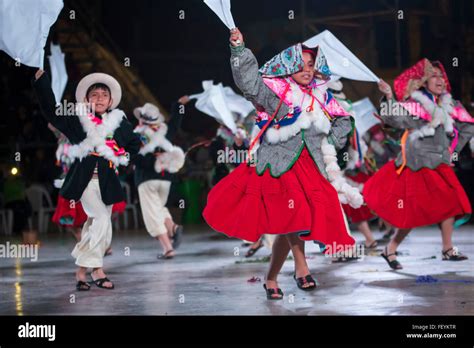 Danzas Folcl Ricas Per Fotograf As E Im Genes De Alta Resoluci N Alamy