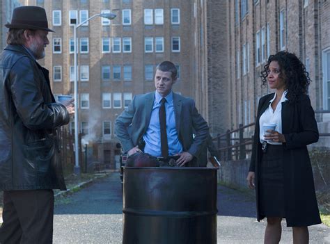 Gotham Gotham Bild Zabryna Guevara Ben McKenzie Donal Logue 582