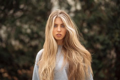 Jellina Haeuser Women Outdoors Blonde Long Hair Face Blue Eyes