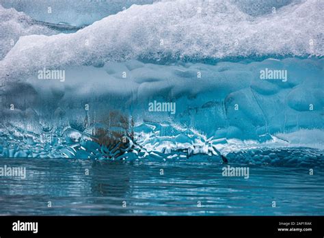 Hielo Azul De Un Glaciar En La Antártida El Hielo De Los Icebergs Azules Contiene Menos