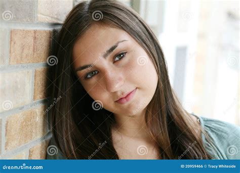 Ragazza Teenager Del Brunette Con I Freckles Fotografia Stock Immagine Di Umano Preda 20959466