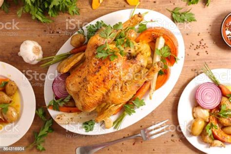 Ayam Panggang Atau Kalkun Foto Stok Unduh Gambar Sekarang Natal