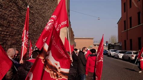 Presidio Della Cgil Davanti A Confindustria A Mantova Gazzetta Di Mantova