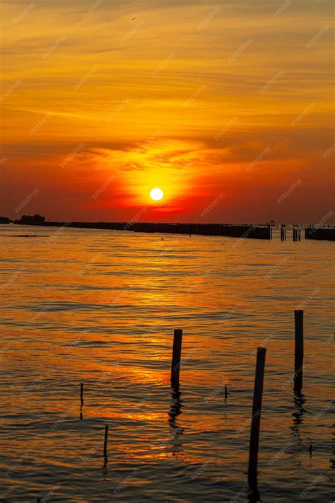 Premium Photo Seascape At Sunrise In The Morningrising Sun Reflected