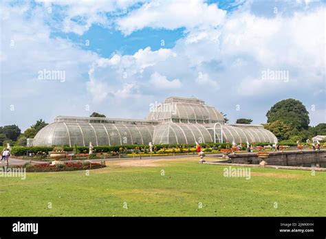 The Palm House At Kew Gardens Stock Photo Alamy