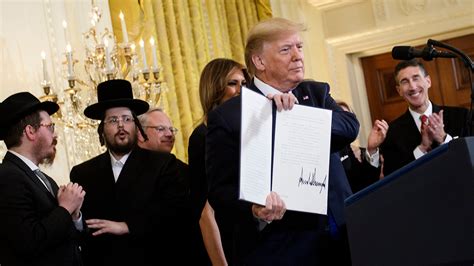 Trump Signs Order Targeting College Anti Semitism Nbc Connecticut