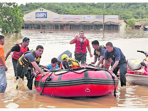 Muertos Y Damnificados Por Derrumbes E Inundaciones Panam Am Rica