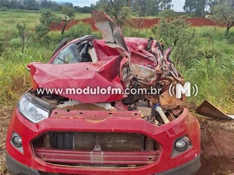 Mulher Fica Ferida E Tem Carro Destruído Após Ser Atingida Por ônibus