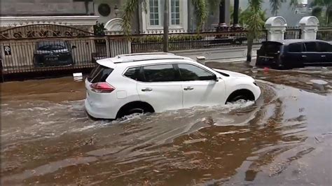 Kawasan Elit Pantai Mutiara Terendam Banjir Di Karenakan Tanggul Jebol