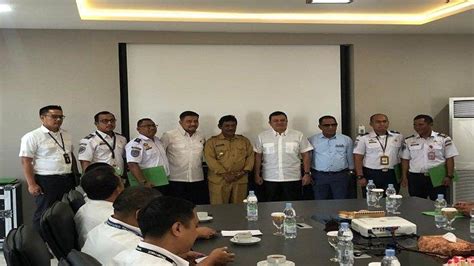 Pt Angkasa Pura Ii Serahkan Sk Karyawan Jelang Pengalihan Operasional