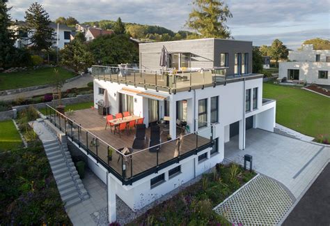 Luxus Bauhausvilla bauen mit großer Terrasse | SchwörerHaus Fertighaus
