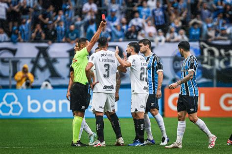 Grêmio x Corinthians Áudio do VAR em lances de Bidu e Méndez